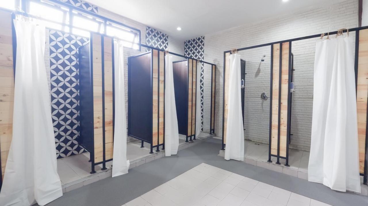 Fello B&B Hostel Legian  Ngoại thất bức ảnh